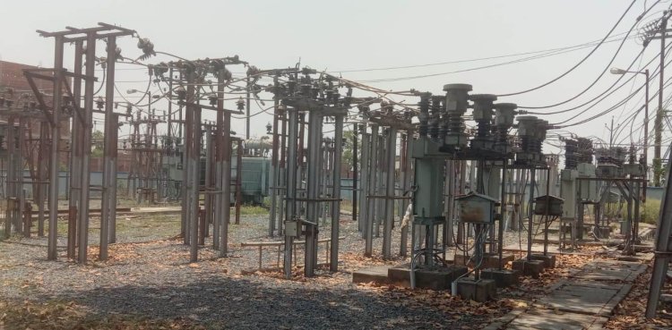 भीषण गर्मी में भगवान भरोसे डुमरांव की विद्युत आपूर्ति, लापरवाह बने है अधिकारी