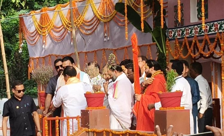 धूल बनी बाधा, तय हेलीपैड पर नहीं उतर सका मुख्यमंत्री का हेलीकॉप्टर
