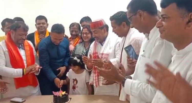 भाजपा कार्यकर्ताओं ने मनाया राष्ट्रीय अध्यक्ष नितिन नवीन का जन्मदिन