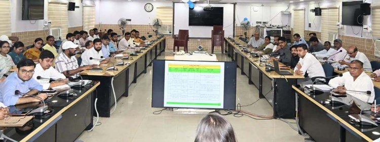 सरकारी जमीन से लेकर कॉलेज तक पर डीएम का अल्टीमेटम