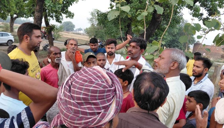ऐतिहासिक पुरनिया पोखरा से पानी निकासी पर उठा विवाद, सीएसआर अधिकारी ने ग्रामीणों को दी सफाई