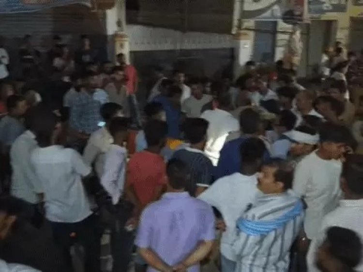 बक्सर के महिला की पैर के ऑपरेशन के दौरान आरा में मौत, परिजनों ने अस्पताल परिसर में की तोड़फोड़ व बिल्डिंग पर रोड़ेबाजी