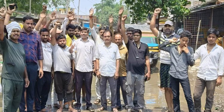 कोरान सराय में छह महीने से जलमग्न है दो प्रमुख सड़कें, फूटा लोगों का गुस्सा