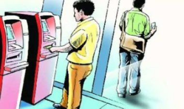 एटीएम पर मददगार बनकर आया युवक, बदल दिया कार्ड; खाते से उड़े 40 हजार रुपये