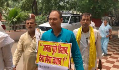 विकास योजनाओं पर ‘ब्रेक’ से फूटा जनाक्रोश, जिला पार्षद ने किया आत्मदाह का प्रयास