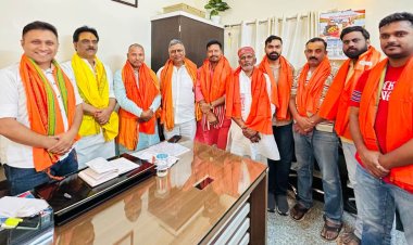 जनसुनवाई में उमड़ी जनता, विधायक आनंद मिश्र ने सुनीं समस्याएं