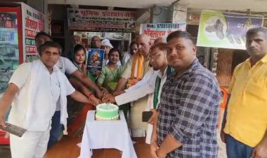 राजद कार्यकर्ताओं ने मनाया लालू प्रसाद यादव का जन्म दिन, संगठन विस्तार का लिया संकल्प