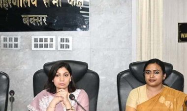 लोक शिकायतों की सुनवाई में डीएम ने किया दो मामलों का निष्पादन