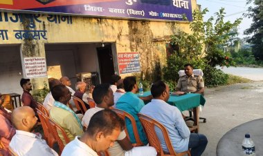48 घंटे में लूटकांड का पर्दाफाश करने वाले थानाध्यक्ष चंदन कुमार को एसपी ने किया सम्मानित