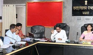 राजस्व कार्यों में तेजी लाने का डीएम का निर्देश, 30 जून तक भूमि उपलब्ध कराने का लक्ष्य