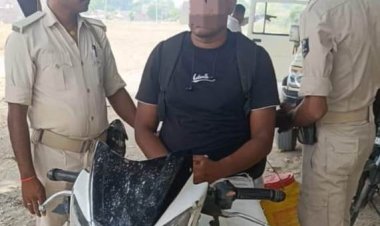 नैनीजोर में शराब तस्करी पर पुलिस का शिकंजा, 30 लीटर देसी शराब के साथ धंधेबाज गिरफ्तार