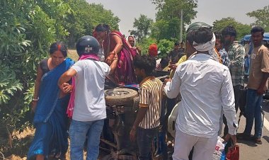 कोपवा के पास हादसा: अनियंत्रित ई-रिक्शा पोल से टकराकर पलटा, एक परिवार के सात लोग घायल