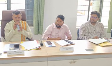 लापरवाह अधिकारियों पर कार्रवाई के संकेत, सिमरी प्रखंड में विकास कार्यों की होगी सख्त निगरानी