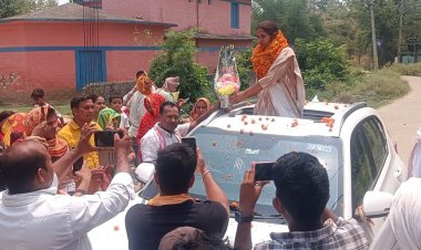 डीएसपी बनकर लौटी केसठ की बेटी पूजा, ढोल-नगाड़ों से गूंजा गांव, ग्रामीणों ने पलकों पर बिठाकर किया भव्य स्वागत