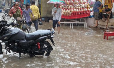 मानसून की पहली झमाझम बारिश से खिले किसानों के चेहरे, डुमरांव में खुली जलनिकासी व्यवस्था की पोल