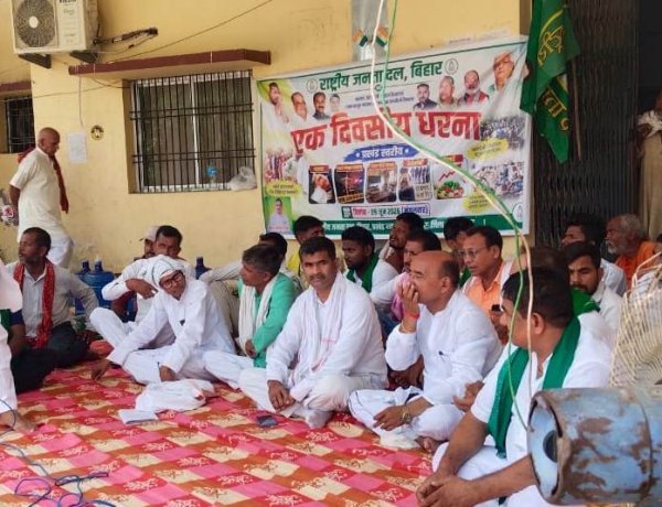 महंगाई, बेरोजगारी और भ्रष्टाचार के खिलाफ राजद का प्रदर्शन, सरकार पर साधा निशाना