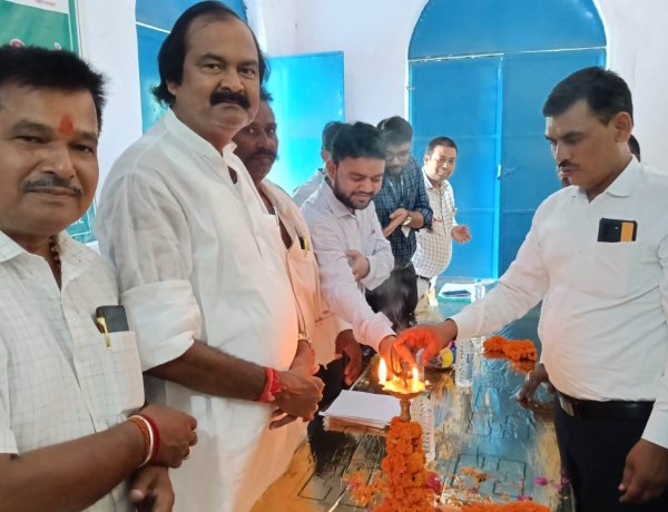 खरीफ सीजन से पहले खाद संकट पर गरजे किसान, अधिकारियों ने योजनाओं की दी जानकारी