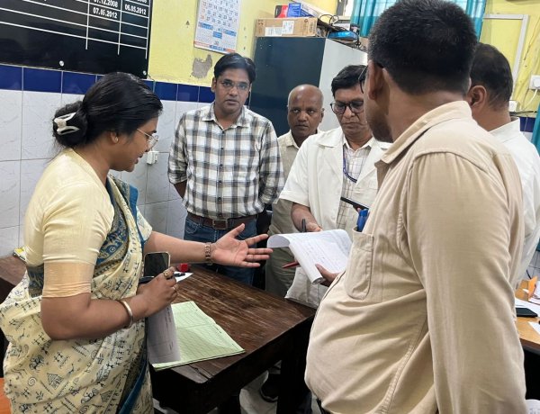 डीडीसी के निरीक्षण में खुली पीएचसी की खामियां, प्रभारी चिकित्सा पदाधिकारी को लगाई फटकार