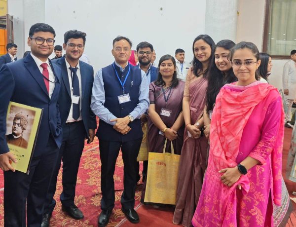 बक्सर के शिक्षक ने गढ़ी सफलता की नई मिसाल, राष्ट्रीय मंच पर शिष्यों ने बढ़ाया मान