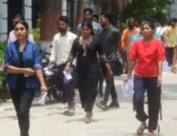 बक्सर में सिपाही भर्ती परीक्षा शांतिपूर्ण संपन्न, पहली पाली में एक परीक्षार्थी निष्कासित