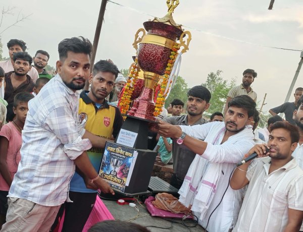 सरेंजा की बादशाहत, सिकरौल को हराकर प्रीमियर लीग ट्रॉफी पर जमाया कब्जा