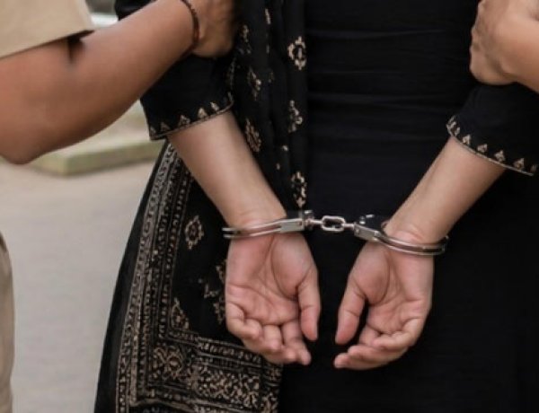 महिला शराब तस्कर गिरफ्तार, पुलिस ने भेजा जेल