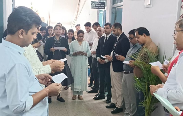 विश्व तंबाकू निषेध दिवस पर न्यायालय परिसर में दिलाई गई तंबाकू त्याग की शपथ