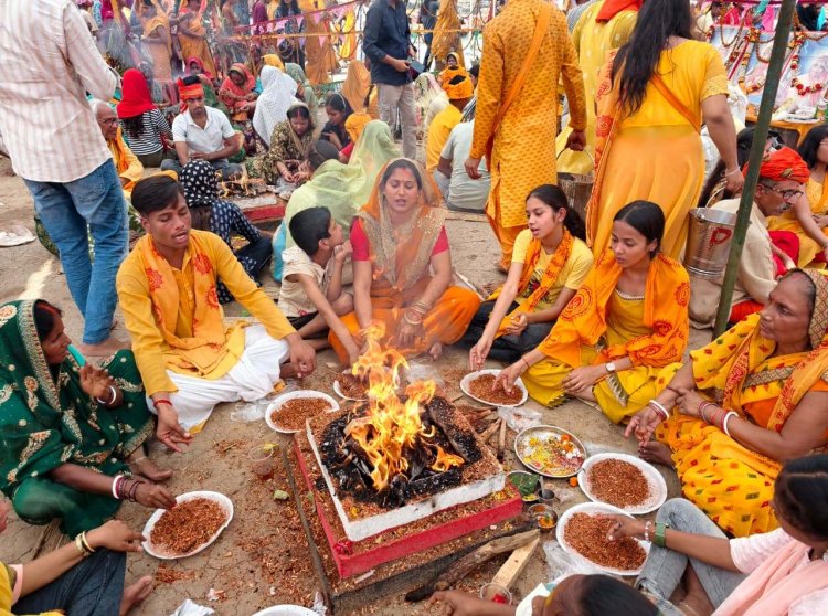 वैदिक मंत्रों की गूंज के बीच 9 कुंडीय गायत्री महायज्ञ का भव्य समापन