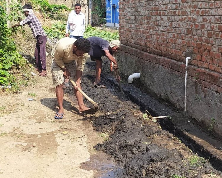 बरसात से पहले दसियांव में चला विशेष सफाई अभियान