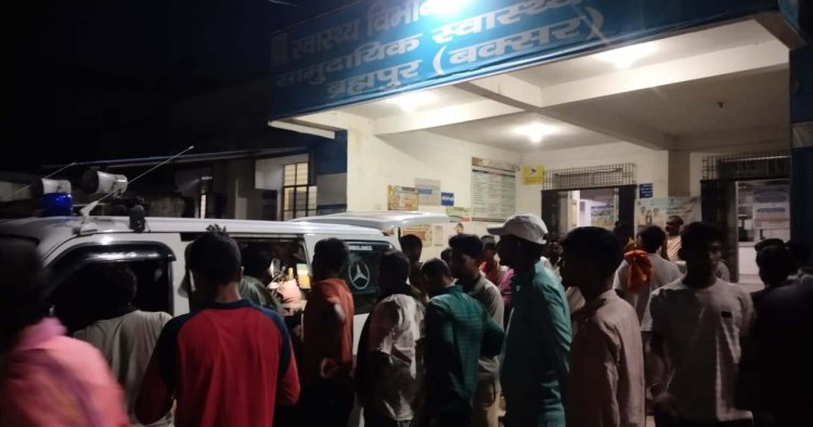 एनएच 922 पर खड़ी डंपर से टकराई तेज रफ्तार बाइक, एक की मौत, दो जख्मी