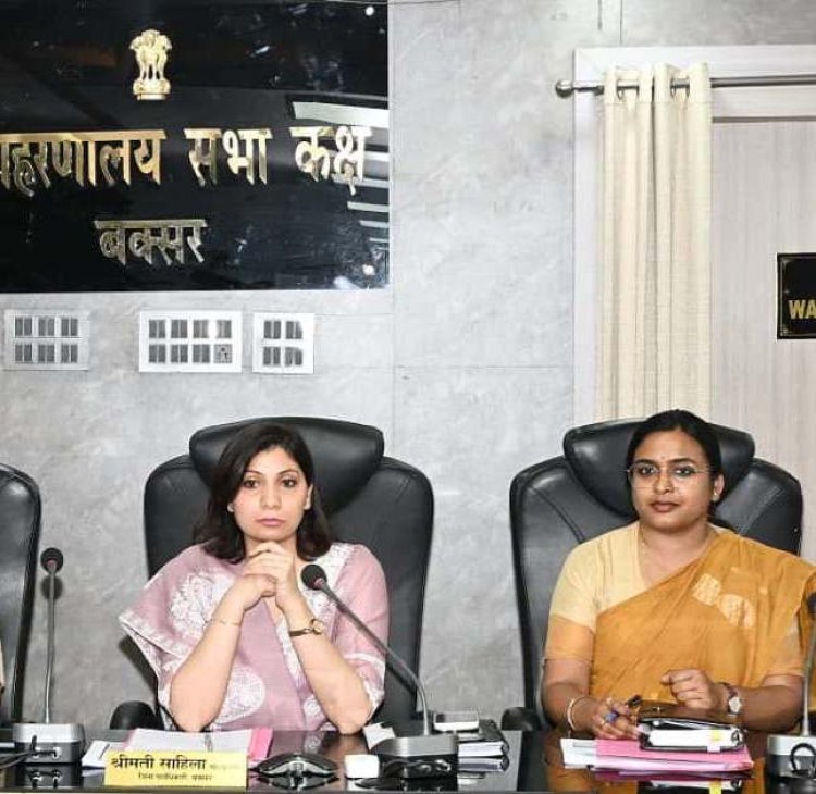 लोक शिकायतों की सुनवाई में डीएम ने किया दो मामलों का निष्पादन