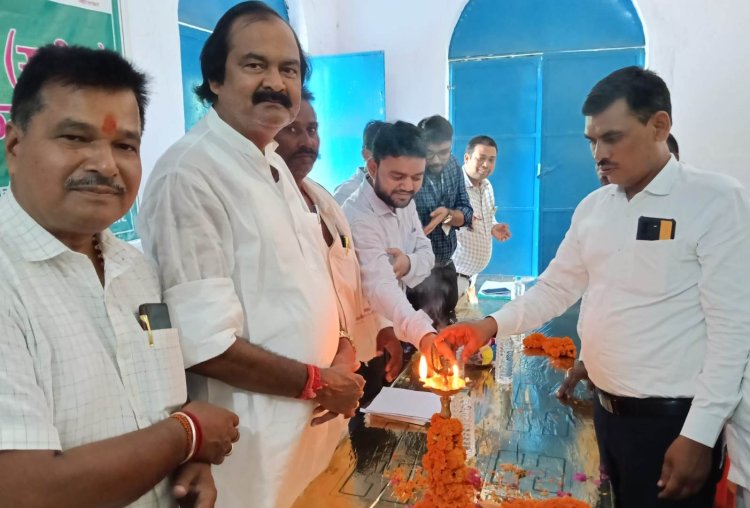 खरीफ सीजन से पहले खाद संकट पर गरजे किसान, अधिकारियों ने योजनाओं की दी जानकारी
