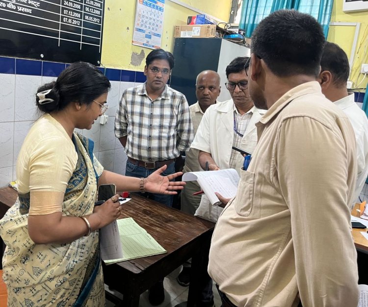 डीडीसी के निरीक्षण में खुली पीएचसी की खामियां, प्रभारी चिकित्सा पदाधिकारी को लगाई फटकार