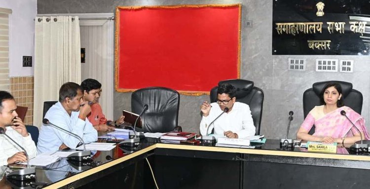 राजस्व कार्यों में तेजी लाने का डीएम का निर्देश, 30 जून तक भूमि उपलब्ध कराने का लक्ष्य