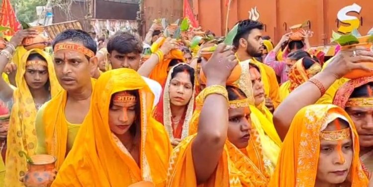 मां काली मंदिर में गूंजे जयकारे, जलभरी यात्रा से शुरू हुआ शतचंडी महायज्ञ
