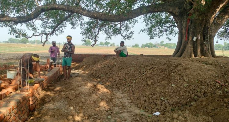 ग्रामीणों की आस्था से बदल रही तस्वीर: जितवाडीह में योगी बाबा स्थल पर बन रहा भव्य चबूतरा