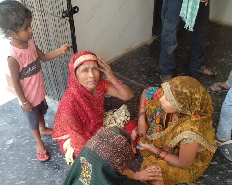 प्रसव के दौरान नवजात की मौत पर इटाढ़ी पीएचसी में हंगामा, परिजनों ने लगाया लापरवाही का आरोप