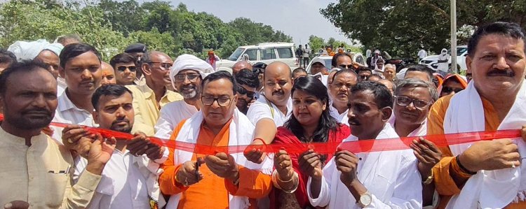 चनवथ में विकास कार्यों को मिली गति, अशोक स्तंभ का शिलान्यास व द्वार का लोकार्पण