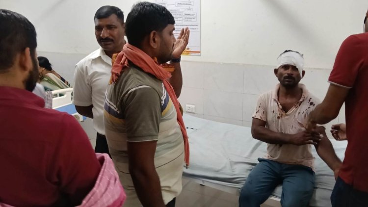 तेज आंधी बनी हादसे की वजह, थर्मल प्लांट में बालू लदा ट्रेलर पलटा; चालक केबिन में फंसा, बाल-बाल बची जान