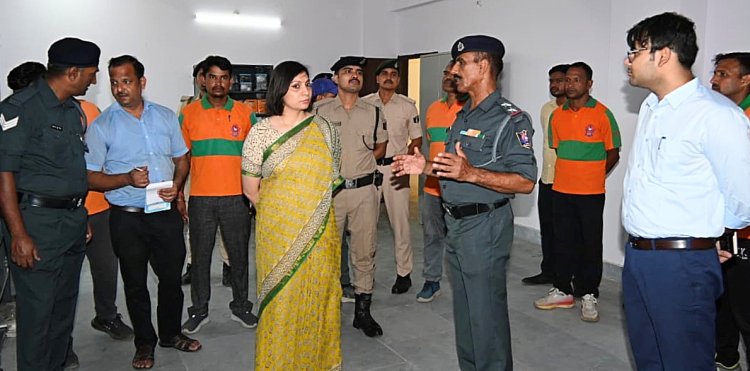 बाढ़ से निपटने को प्रशासन तैयार, डीएम ने एसडीआरएफ भवन पहुंचकर परखी तैयारियां