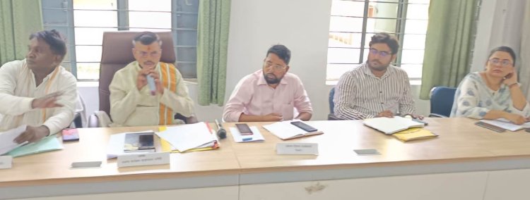 लापरवाह अधिकारियों पर कार्रवाई के संकेत, सिमरी प्रखंड में विकास कार्यों की होगी सख्त निगरानी