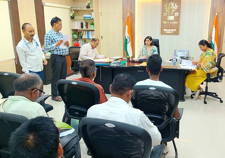 लोक शिकायत की द्वितीय अपील पर डीएम ने की सुनवाई, 21 मामलों में 9 का मौके पर निष्पादन