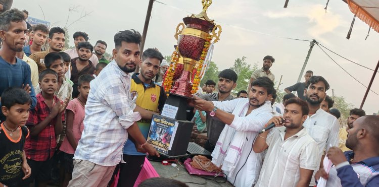 सरेंजा की बादशाहत, सिकरौल को हराकर प्रीमियर लीग ट्रॉफी पर जमाया कब्जा