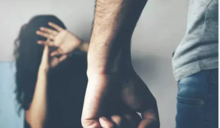 घर में घुसकर युवती से बदसलूकी का आरोप, विरोध करने पर मारपीट; युवक के खिलाफ प्राथमिकी दर्ज