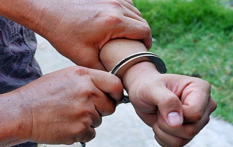 शराब तस्करी के खिलाफ पुलिस का शिकंजा, नाबालिग समेत दो पर केस दर्ज