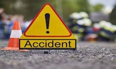 ब्रेक और स्टीयरिंग फेल होने से डिवाइडर पर चढ़ी यात्री बस, बाल-बाल बचे दर्जनों यात्री