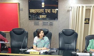 डीएम साहिला सख्त: अखबारों में छपी हर शिकायत पर होगी तत्काल कार्रवाई, लापरवाही पर मांगा जवाब