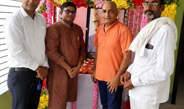 प्रो. बी.के. सिंह के पिता को जदयू नेता रवि उज्ज्वल कुशवाहा ने दी श्रद्धांजलि, कहा— गांव से जुड़ाव ही उनकी सबसे बड़ी पहचान