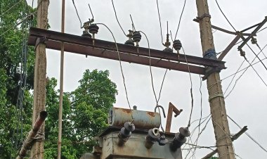 आकाशीय बिजली गिरने से ट्रांसफार्मर जला, 24 घंटे से बिजली आपूर्ति ठप