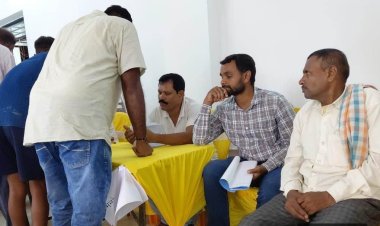 सोनवर्षा सहयोग शिविर में वरीय अधिकारियों की गैरहाजिरी से लोगों में नाराजगी